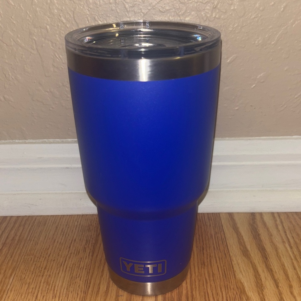 Blue 30oz yeti Tumbler